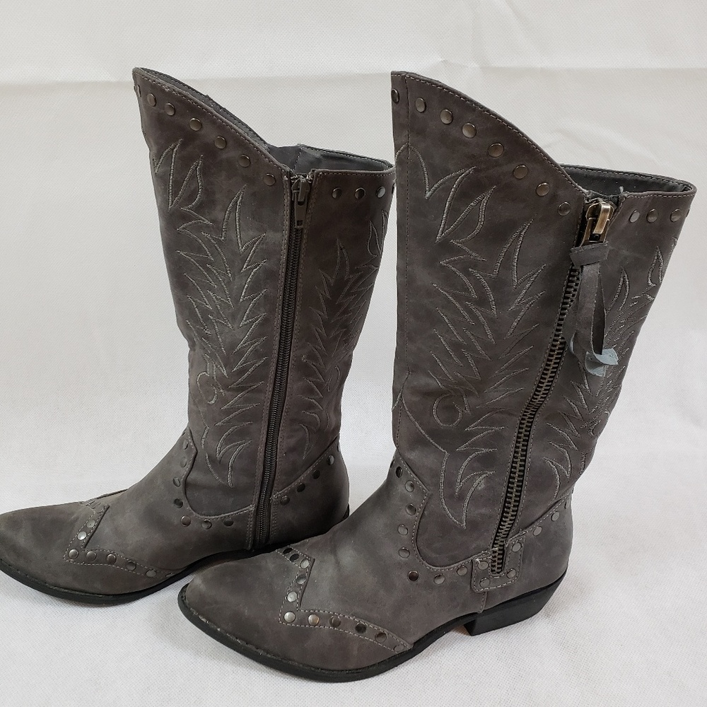 Grey cowboy western boots